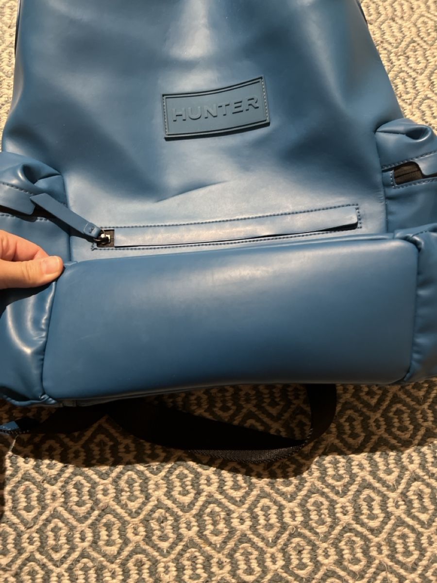 Hunter Zaini: Hunter Original Rubberized Leather Backpack – Nuovo (secondo la descrizione) da Basel venduto da SimpleE 6