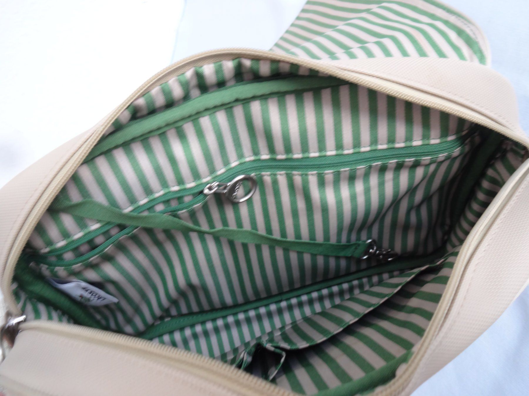 Lacoste Borse da donna: Orig. ""  Lacoste "" Umhängetasche – Usato da Frauenfeld venduto da Riaa 6