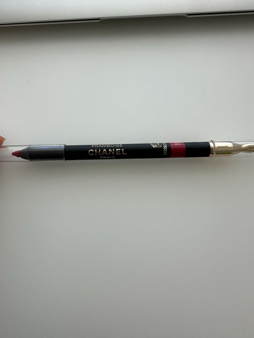 Chanel Make-up: Chanel le crayon lèvres 37 framboise – Usato da Courgevaux venduto da Qwertz111320