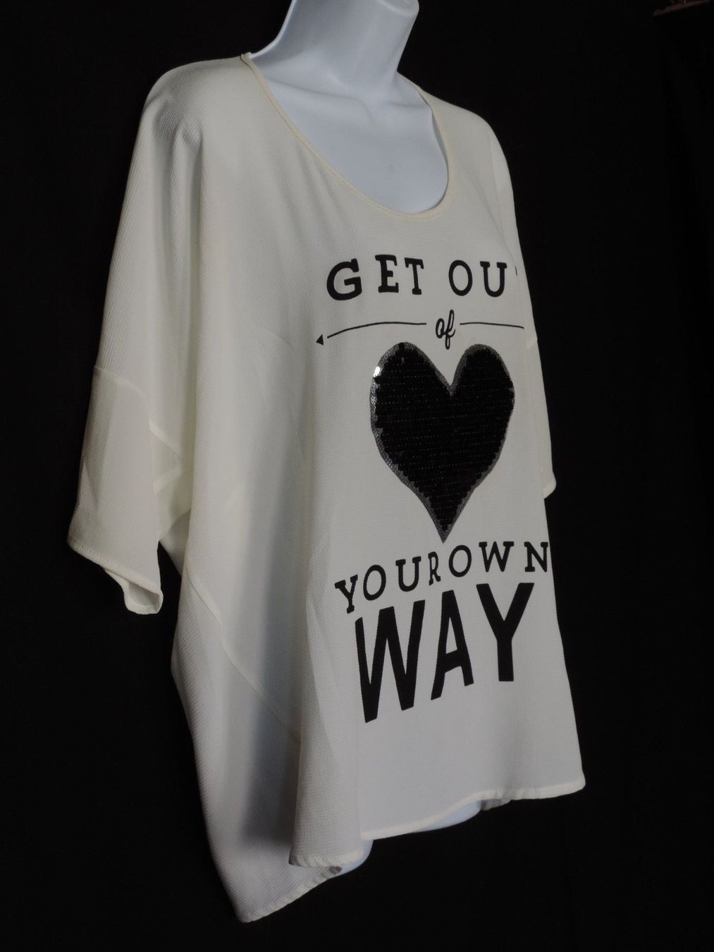 T-shirt: t-shirt blanc avec coeur paillette – Usato da Genève venduto da Axelle333 2