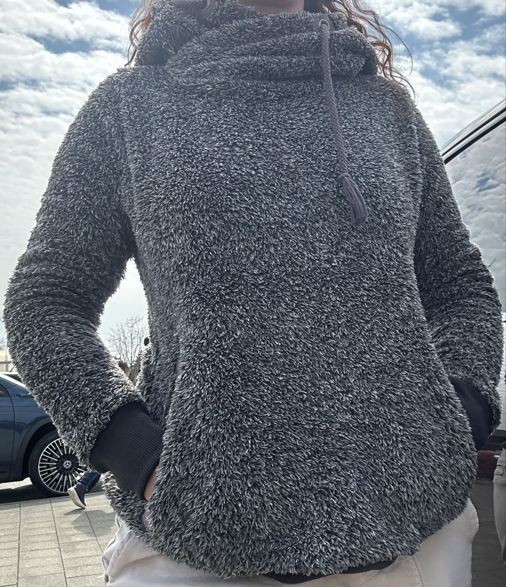 Pullover & Sweatshirts: Pull confortable taille M – Gebraucht aus St-Prex von mar_f6t6