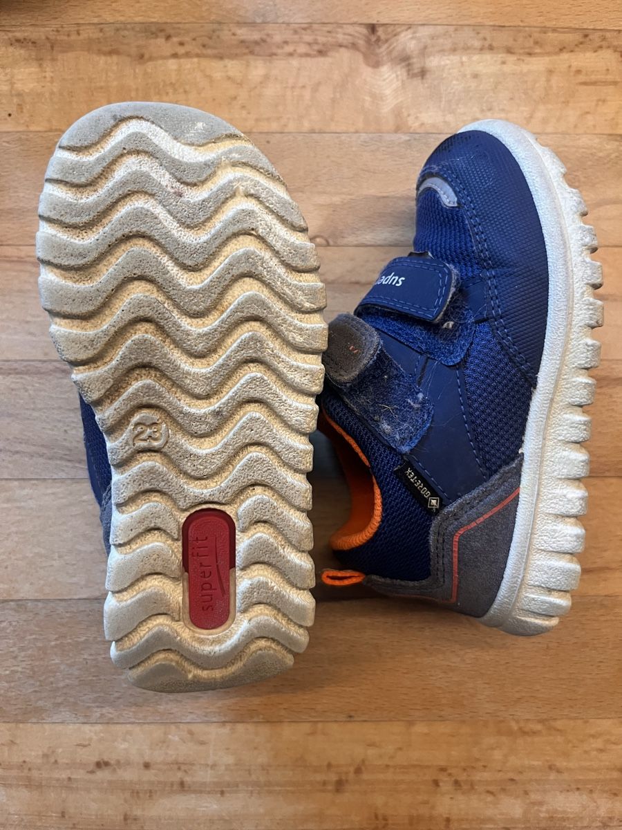 Superfit Schuhe für Jungen: Turnschuhe von Superfit Grösse 23 – Gebraucht aus Haslen AI von reb_mz6g 1