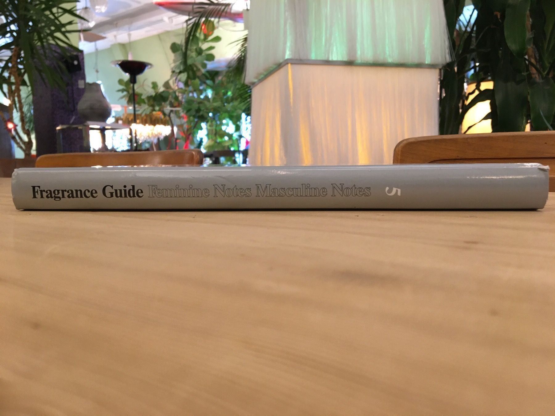 Bücher: Buch: die Welt der Parfums (englisch) – Gebraucht aus Zürich von ZuercherBrockenhaus 2