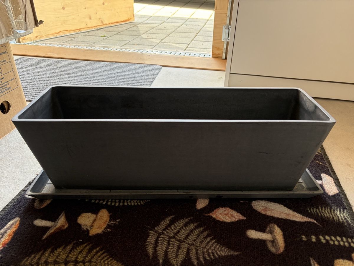 Coop Pots de fleurs: Blumentöpfe und Untersetzer grau  – D'occasion à Amlikon-Bissegg par Rahelbr5 2