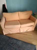 Sofa-Bett in Pastellorange, bequem und praktisch