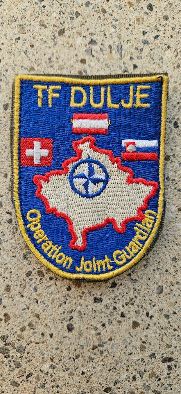 Schweizer Armee Placchette & Badge: *** Badge Swisscoy Task Force Dulje mit klett *** – Nuovo e nell'imballaggio originale da Riedholz venduto da fr_sIruP