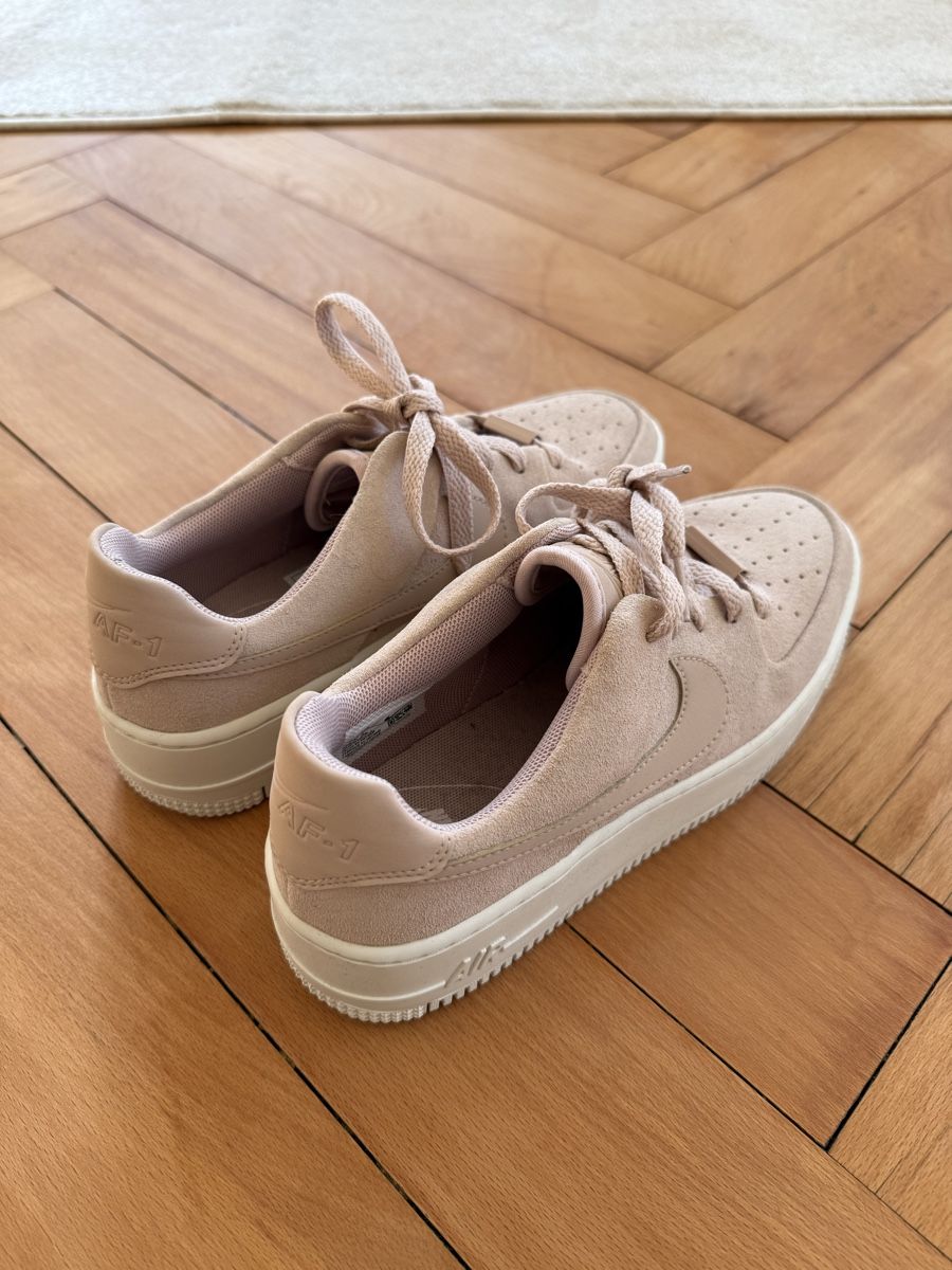 Nike Chaussures femmes: Nike Air Force 1 Sage Low – Neuf (Voir description) à Unterseen par olivika98 1