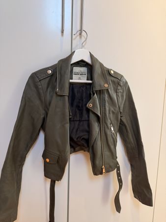Khaki Tally Weijl Lederjacke - Perfekt für den Übergang!
