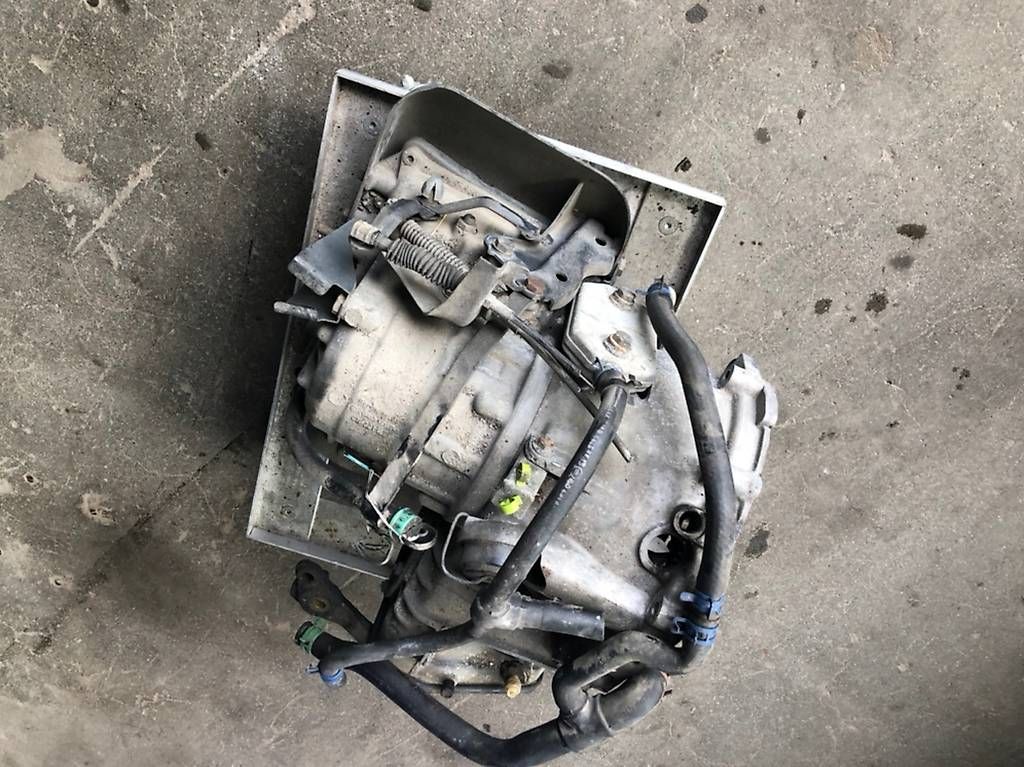 Volkswagen Alle Autoersatzteile: Automat Getriebe von VW Golf 2 1,8l – Gebraucht aus Safenwil von vw-teile 2