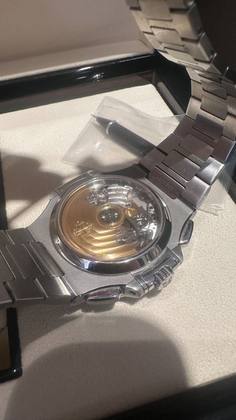 Patek Philippe Orologi: Patek Philippe Nautilus Chronograph 2011 - 5980/1A-014 – Usato da Sursee venduto da watch-hunter13 5