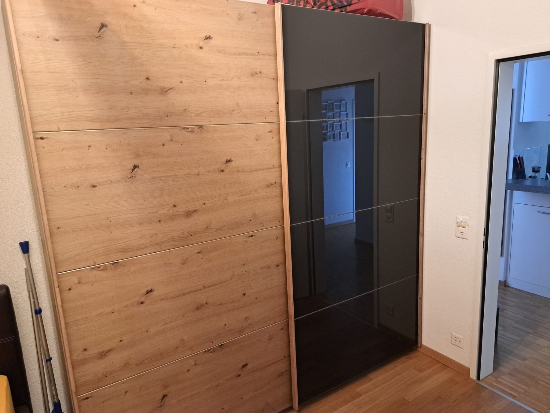 Schränke: Neuwertiger Kleiderschrank – Gebraucht aus Pfungen von Janice_2601