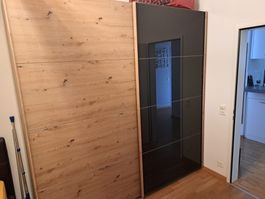 Neuwertiger Kleiderschrank