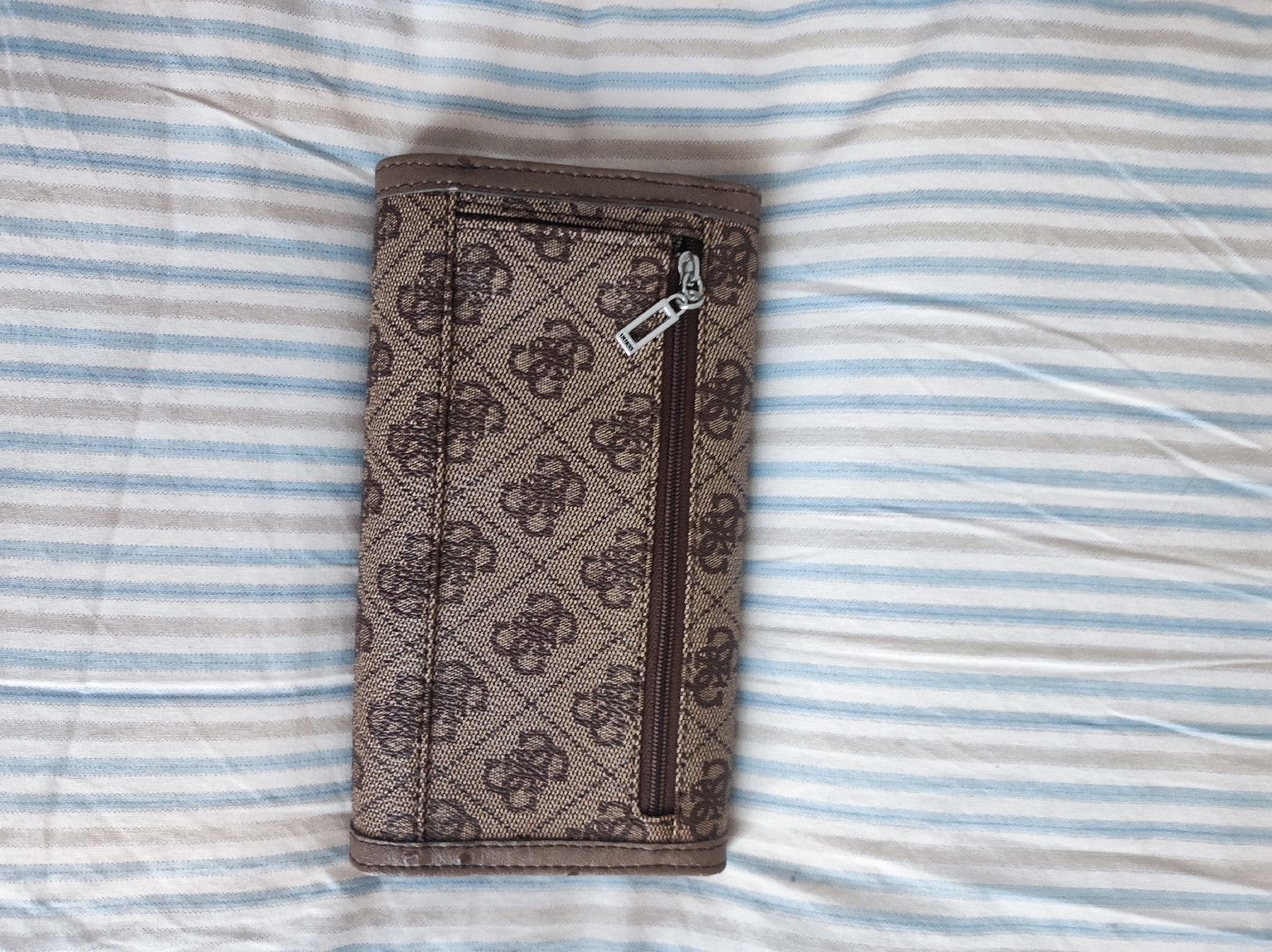 Guess Portafogli: Portefeuille Guess brun – Nuovo (secondo la descrizione) da Bussigny venduto da Brettinette 1