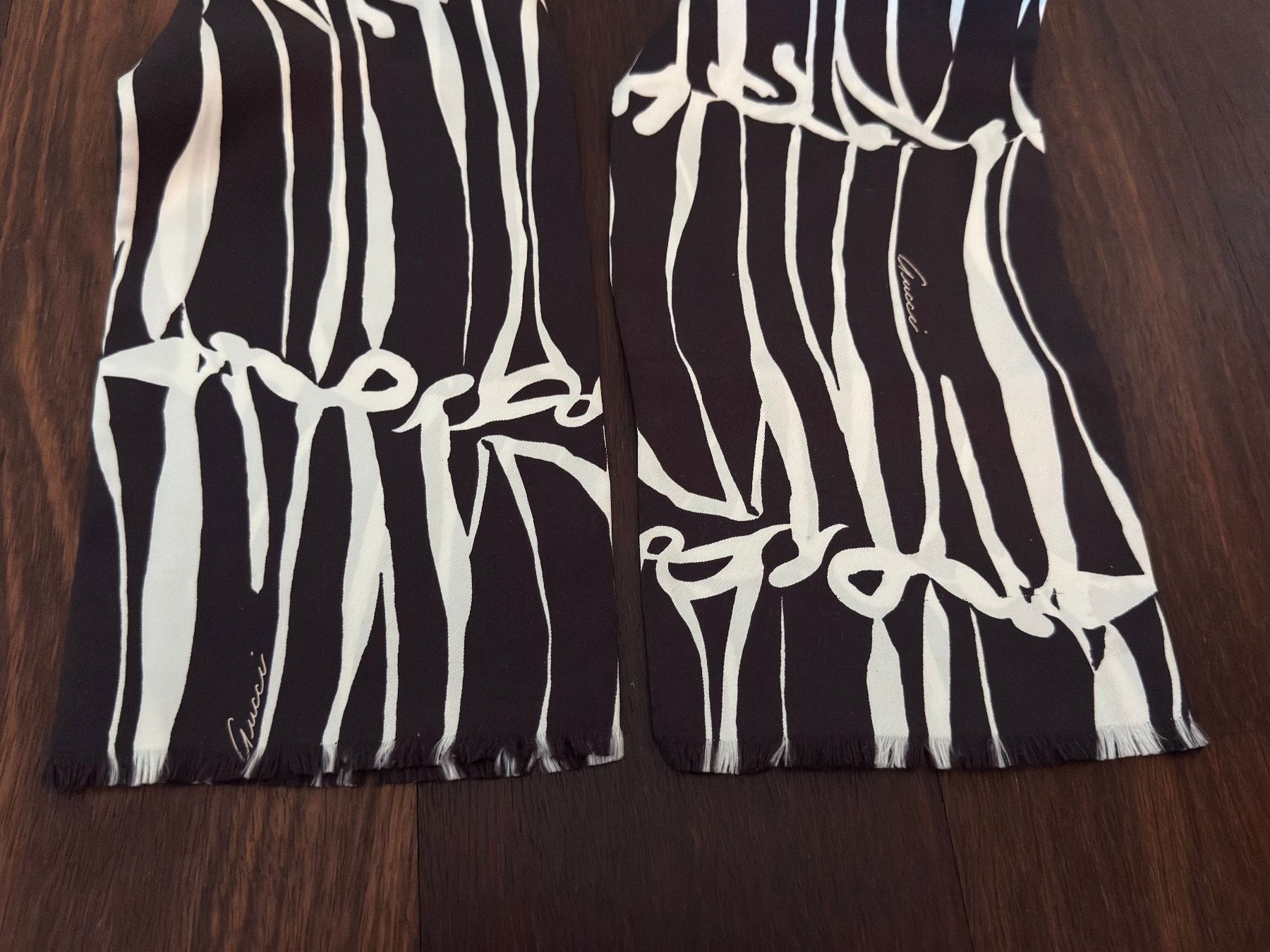 Gucci Foulard & Sciarpe: Gucci Seidenschal mit Logo-Design – Usato da Wermatswil venduto da dominance 4