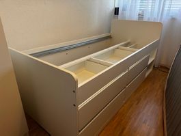 Lit Ikea SLÄKT 90x200cm avec 4 tiroirs + étagère en bon état