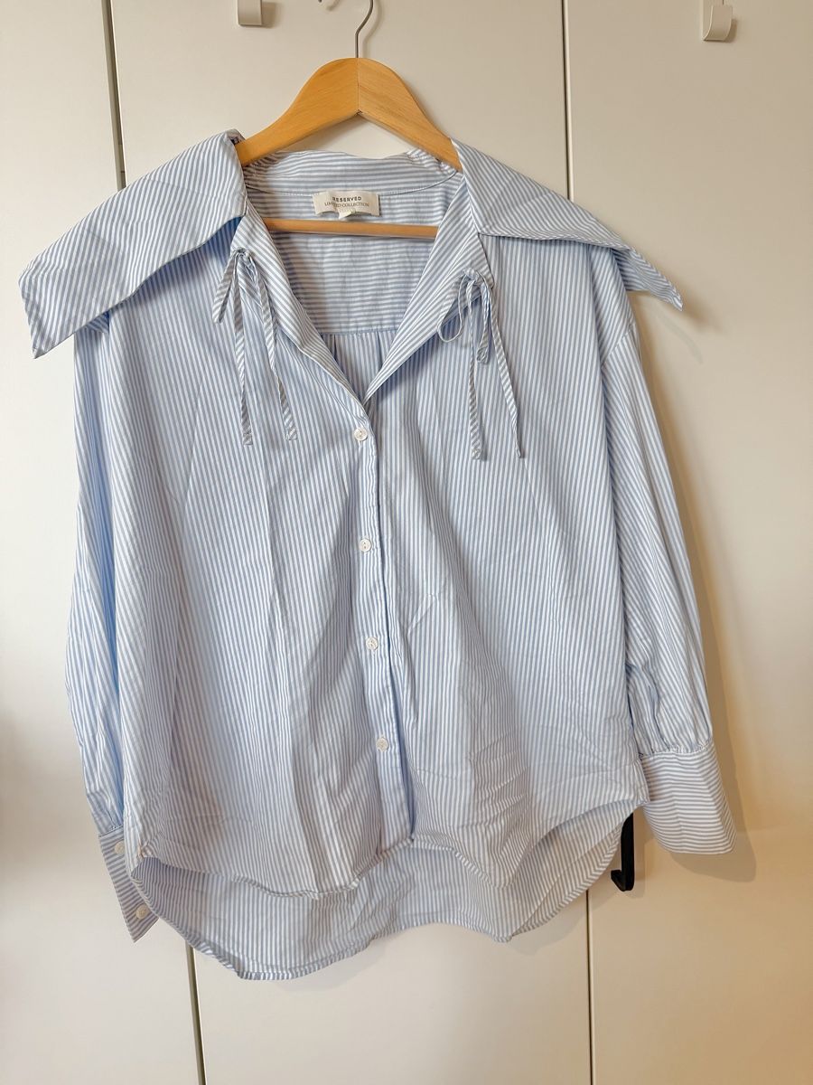 Blusen: Reserved cotton shirt with wide collar – Gebraucht aus Brugg AG von Winter789 3