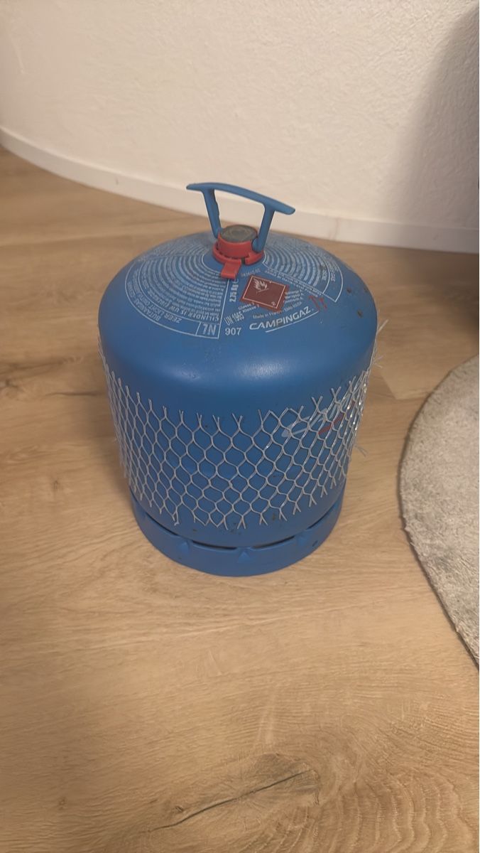 Campingaz Apparecchiature e tecnologia a gas: Campingaz Gasflasche 2,75kg leer – Usato da Horw venduto da domihaefli