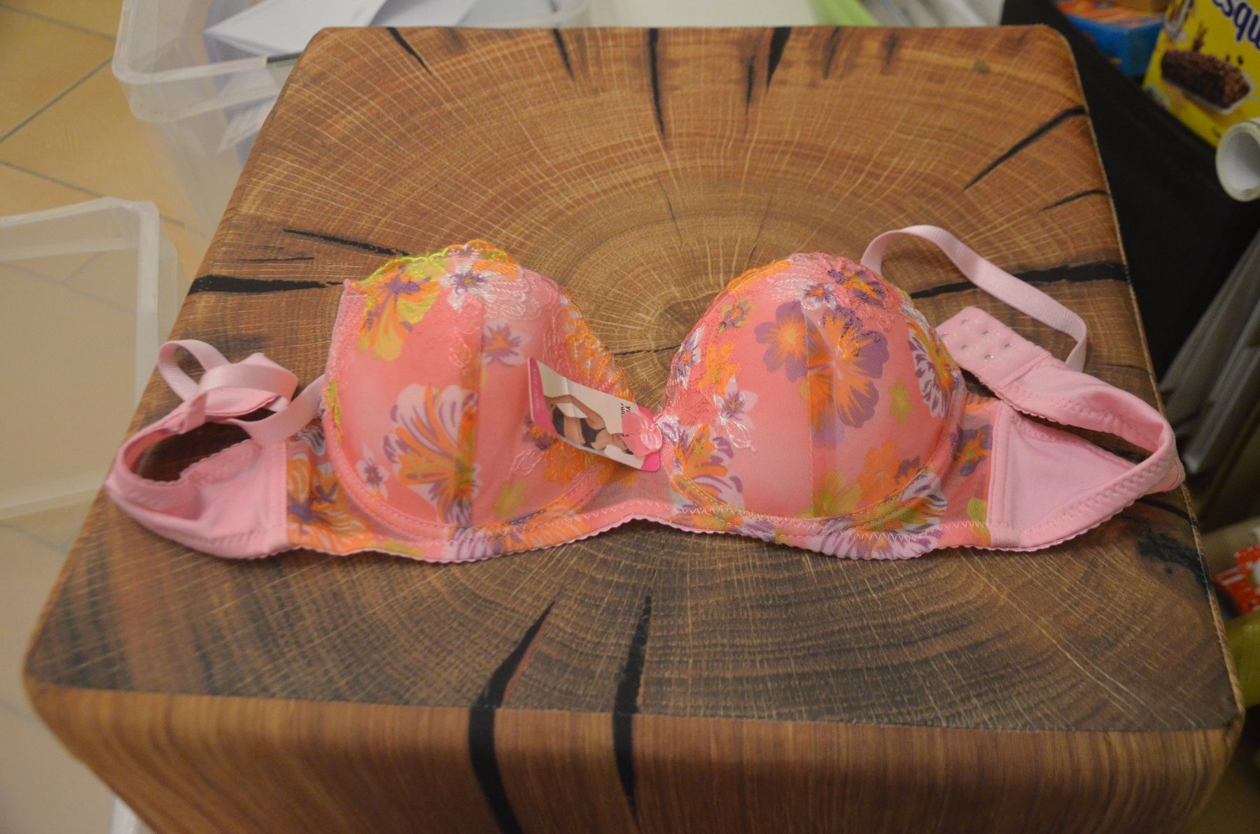 Sonstige Unterwäsche: TAILLE 85C - NEU – Neu und originalverpackt aus Chiasso von Dolly015