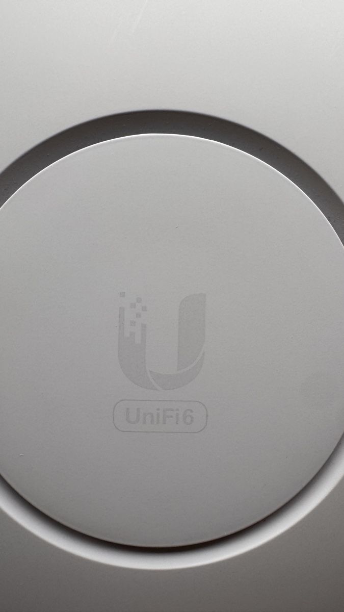 Ubiquiti WiFi: Ubiquiti Access Point UniFi 6 Professional U6-PRO – Usato da Triesen venduto da Honeybatcher 1