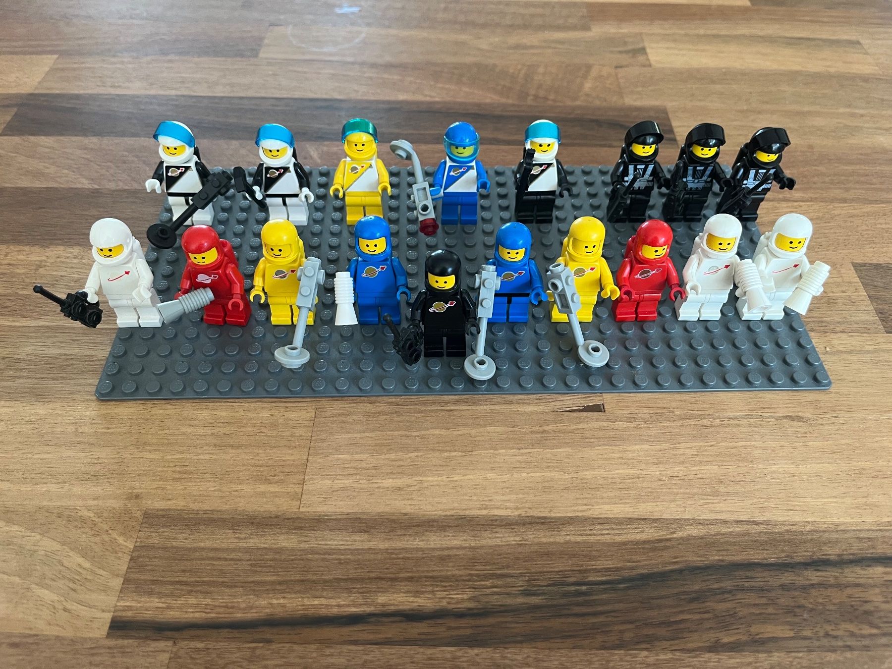 Lego Giocattoli: Lego Legoland Space Classic 18 MiniFiguren – Usato da Wabern venduto da Collectfun 1