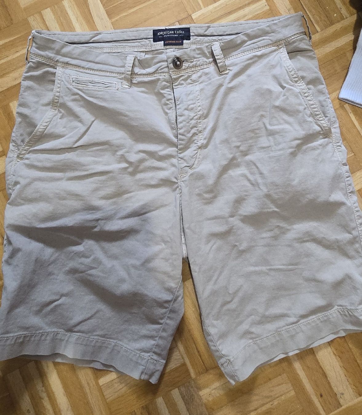 American Eagle Pantaloni: Short beige American Eagle, T. 34 – Usato da Mont-sur-Lausanne venduto da Didinho