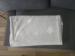 Coperta invernale calda e morbida con fiocchi di neve