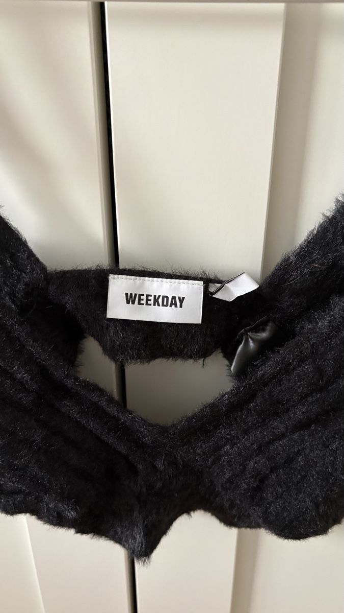 Weekday Top: Weekday flauschiges Top – Nuovo (secondo la descrizione) da Binningen venduto da ell_s9w2 1