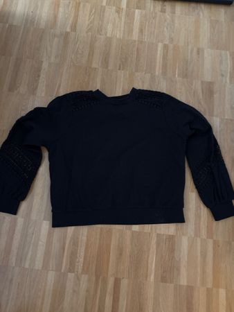 Pullover mit Spitze, Grösse M, Top Zustand