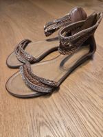 Braune Sandalen, Grösse 38, mit Reissverschluss hinten.