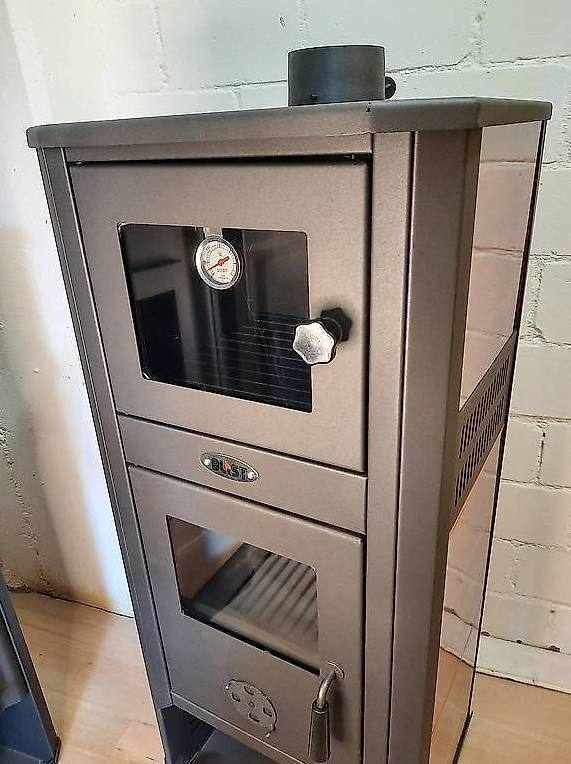 Cucine: Poêle à bois / cuisinière modèle : Ambassador. – Usato da Sion venduto da Swissquali. 3