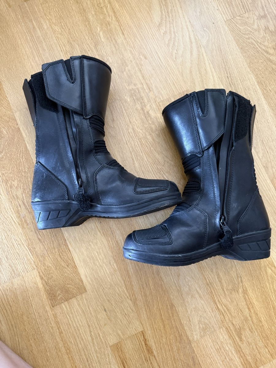 IXS Scarpe da uomo: Motorradstiefel Schwarz Grösse 38 gebraucht – Nuovo (secondo la descrizione) da Oberbüren venduto da ste_g6x5 2