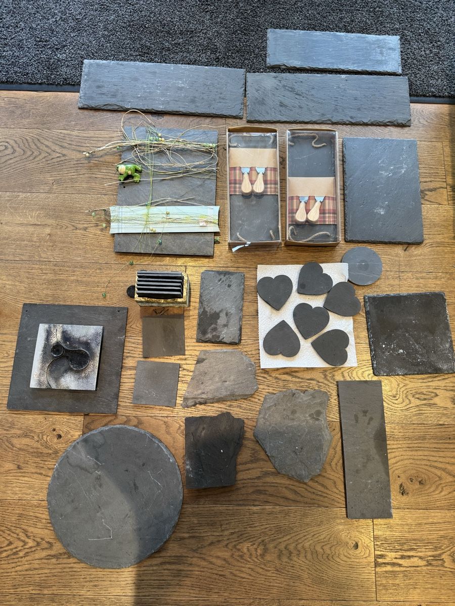 Piatti di portata: Diverse Schieferplatten, Käseplatten, Untersetzer – Usato da Niederbüren venduto da Oetschli