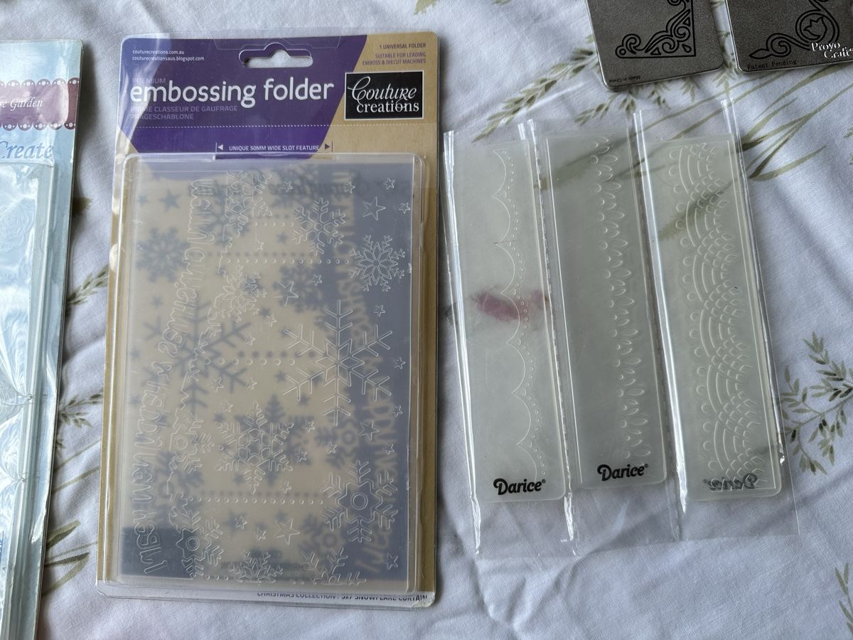 Sizzix Pochoirs: Embossing Folder/Prägefolder/Stanzschablonen-Set, Basteln – D'occasion à Seuzach par Delfin200 8