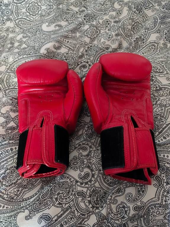 Guanti & manicotti: Gants de boxe 14 oz rouge – Usato da St-Prex venduto da mat_zrw2 1