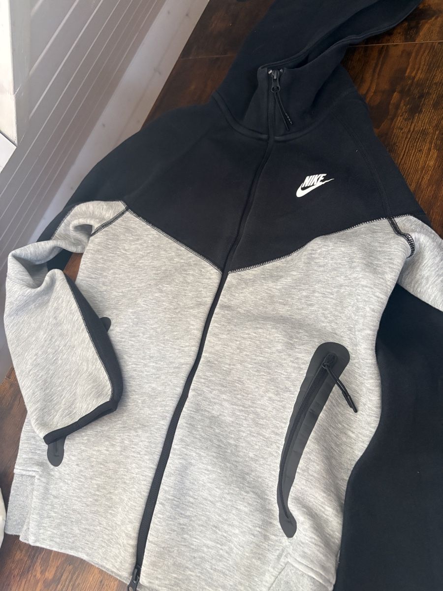 Nike Jacken: Nike Zipper Hoodie Herren S – Neu (gemäss Beschreibung) aus Ehrendingen von suurrlii 1