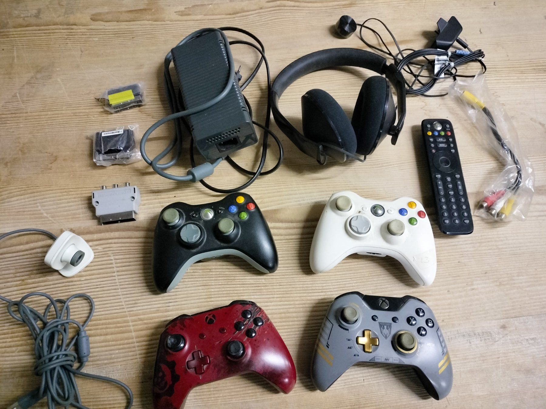 Microsoft Console: Xbox Zubehör inkl. 2x Limited Edition Controller – Usato da Wil SG venduto da RoyalBricks 1