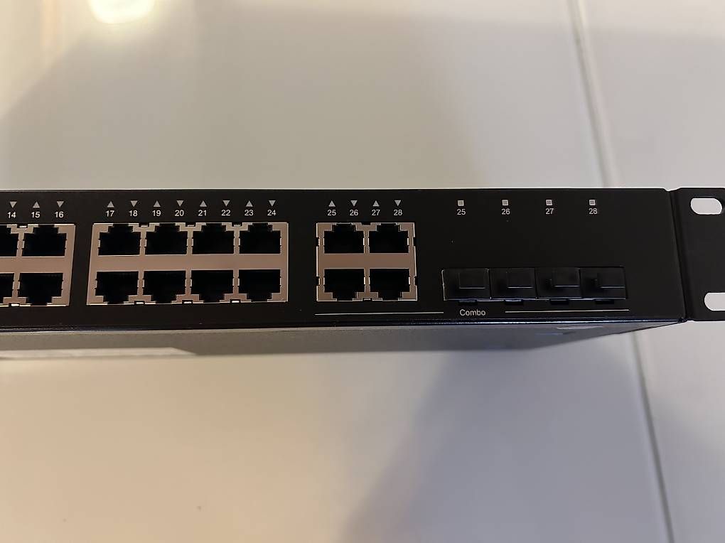 Hubs & Switches: D-Link Switch DGS-2000-28 28 Port – D'occasion à Müllheim Dorf par castor29 2