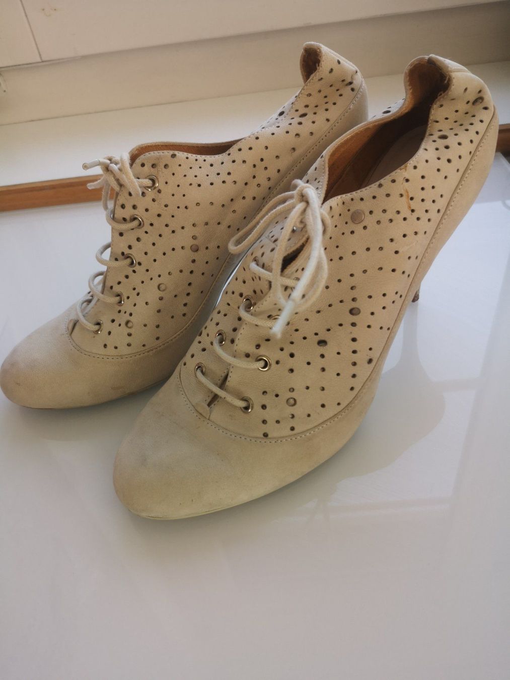 Diesel Scarpe da donna: Diesel Wildlederstiefeletten 39 beige – Usato da Rapperswil SG venduto da lilkate
