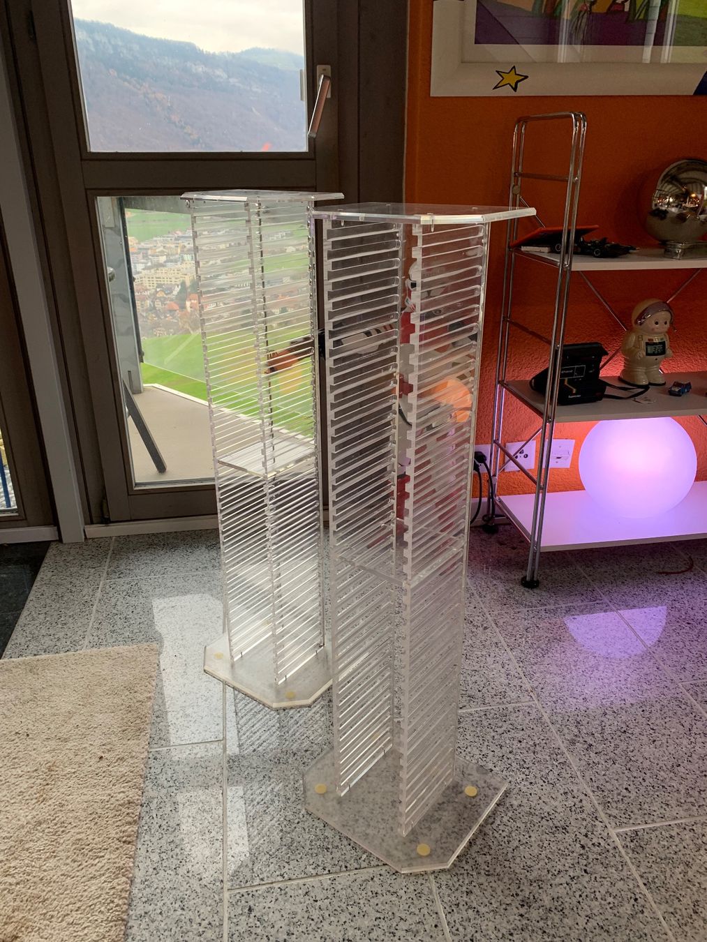 Racks & Ständer: 2× Plexiglas CD-Tower 80er/90er – transparenter CD Ständer – Gebraucht aus Stans von Bridges_Vintage