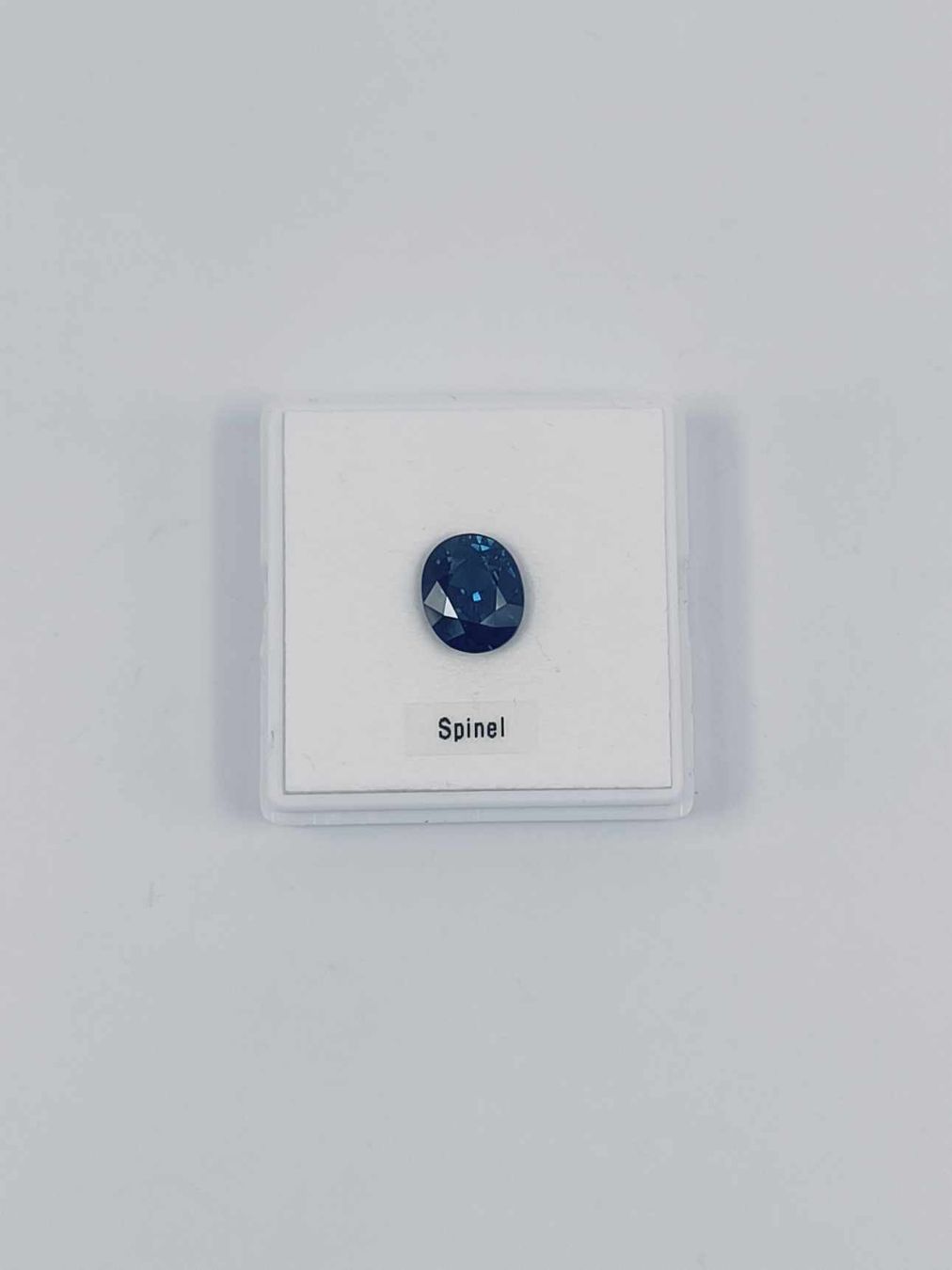 Pietre preziose: 1 TIEFBLAUER SPINELL 9.99CT. – Usato da Luzern venduto da EdiGem