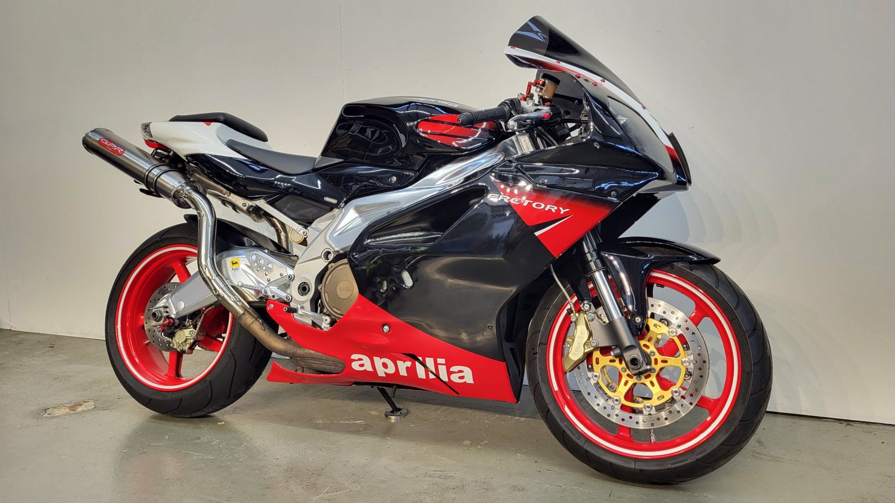 Aprilia Strada: Aprilia RSV 1000 R – Usato da Tägerschen venduto da Moto-Welt 2
