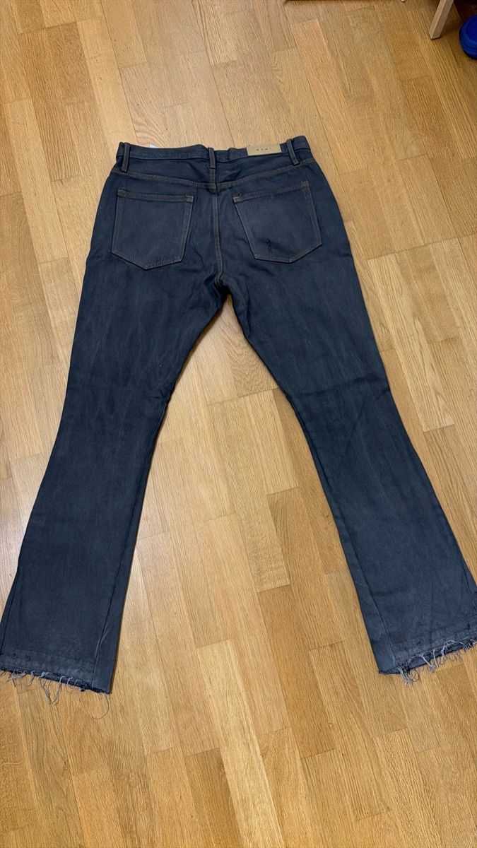 MNML Jeans: mnml dunkelgraue flared Jeans – Usato da Basel venduto da nicolasschneeberger 1