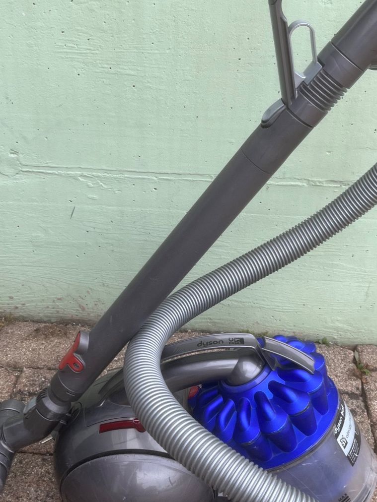 Dyson Aspirateurs & Accessoires: Dyson DC37 Staubsauger – D'occasion à Magden par Hornet2 1