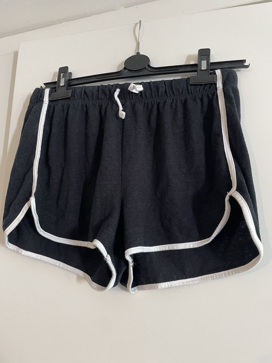 Topshop Hosen: Varsity jersey shorts – Gebraucht aus Roche VD von closetcleanse 1
