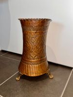 Kupfer Vase mit Ornamenten auf Fuss