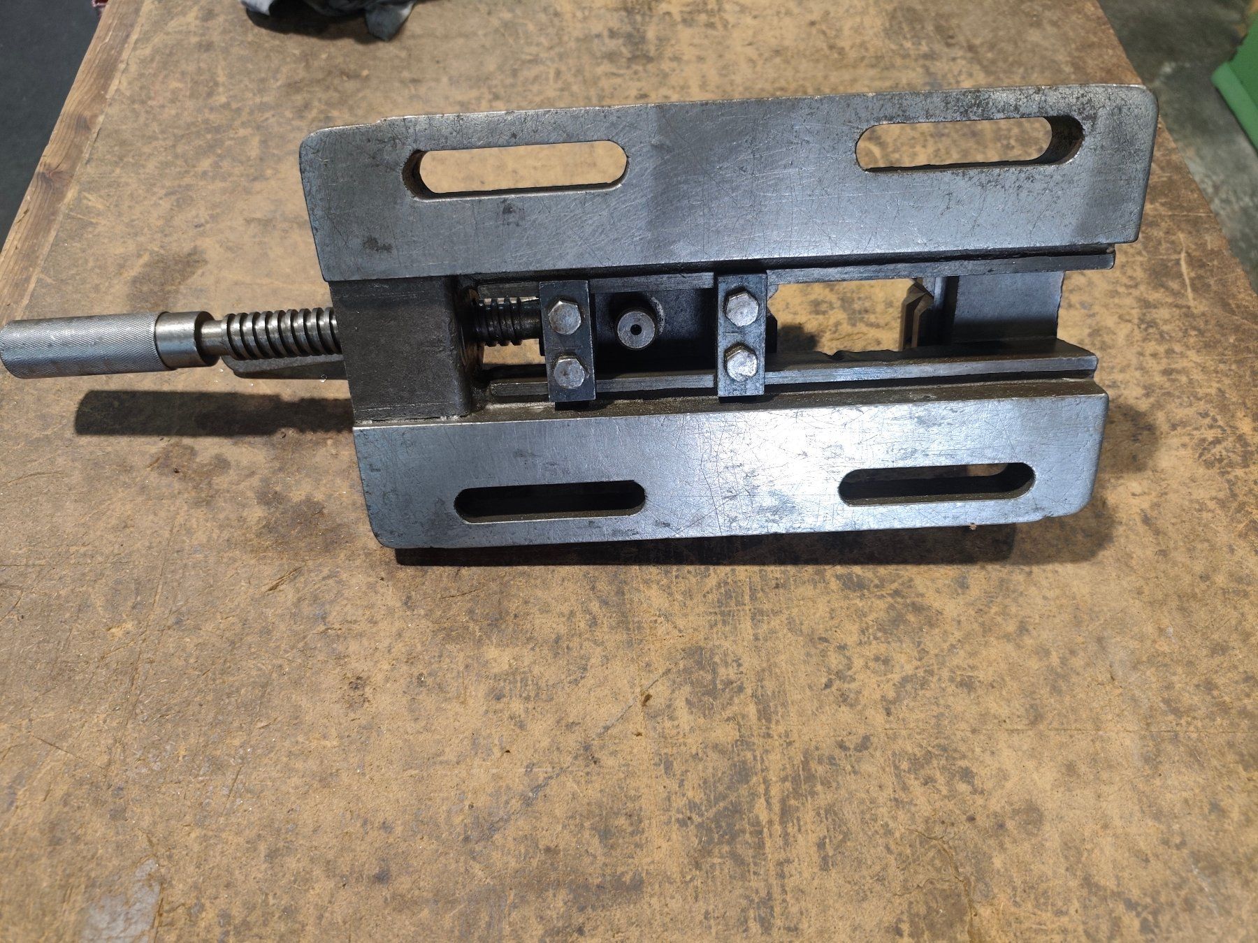Tous les outils: Schraubstock mit Schnellspannfunktion – D'occasion à Arbon par millpoint 1