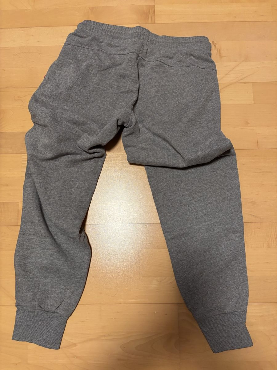 Hosen: Trainerhose grau 36 – Gebraucht aus Kesswil von Branca-01 1