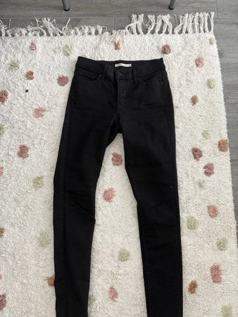 Schwarze Levi's 310 Shaping Super Skinn, Gr26