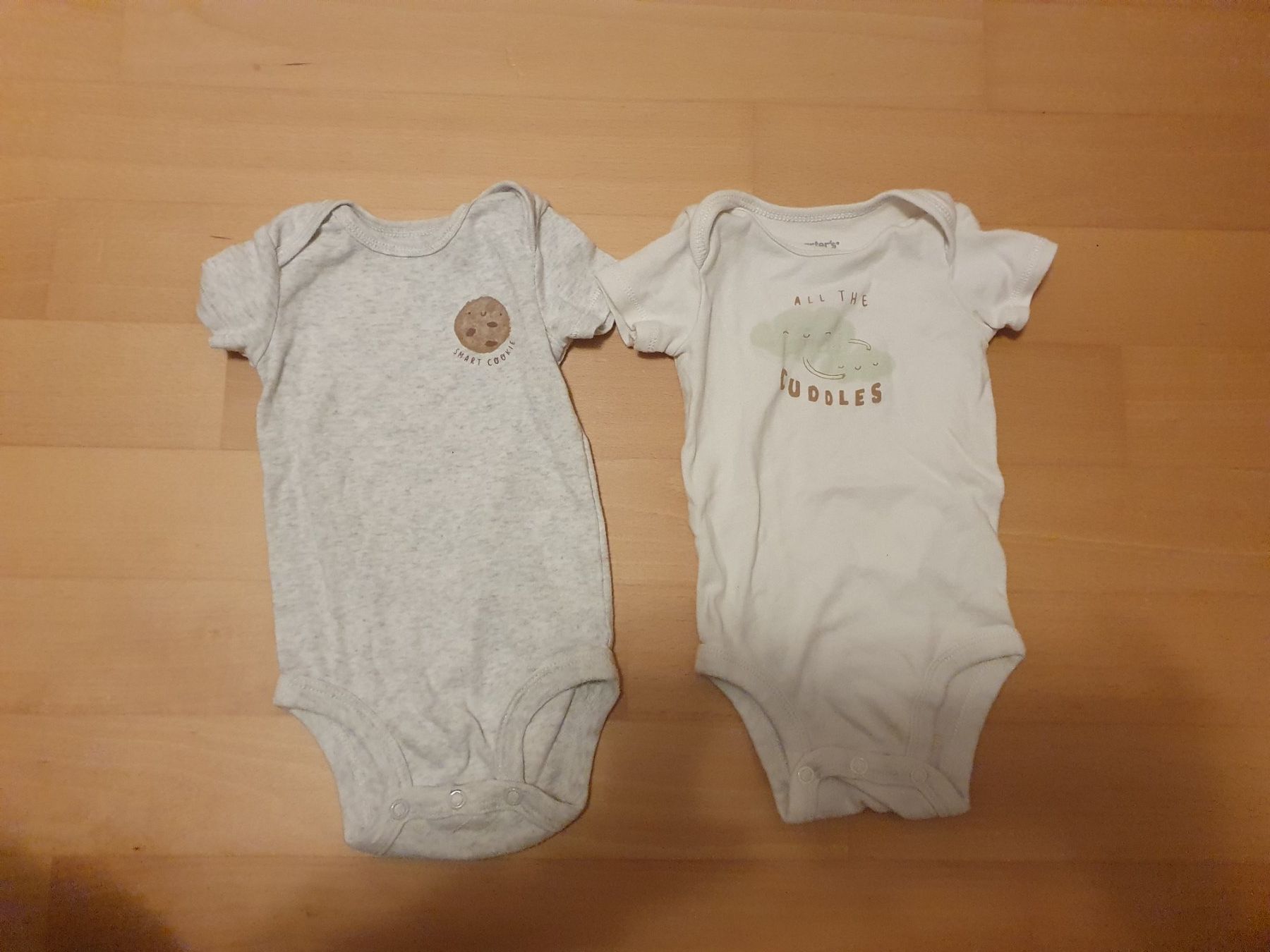 Carter's Biancheria intima: Zwei Kurzarm Baby Bodys Carters bis 3 Monate – Usato da Winterthur venduto da Natascha_1994