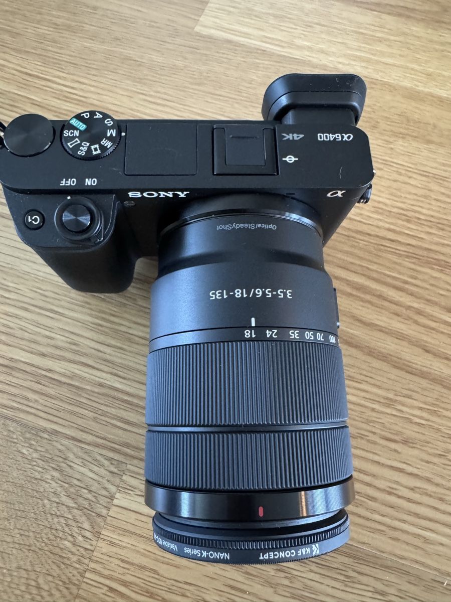Sony Fotocamera: Sony Alpha 6400 Kit, inkl. TArtisan Objektiv – Nuovo (secondo la descrizione) da Luzern venduto da Marlito18 1